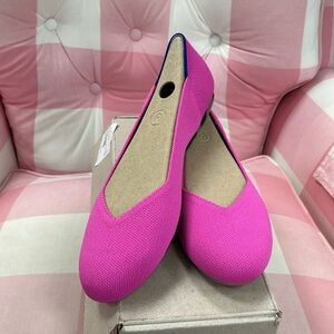 NEW WITH BOX Rothy’s Flats in dragon fruit size 10.5